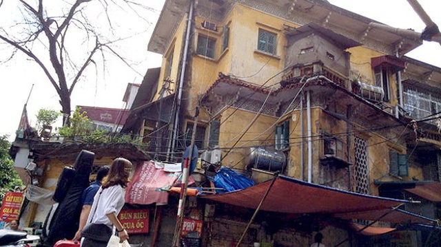 Cận cảnh một trong 600 căn biệt thự cổ được bán ở Hà Nội: Nửa tỷ một mét vuông, 7 phòng ngủ, mặt tiền đắt địa - Ảnh 2.