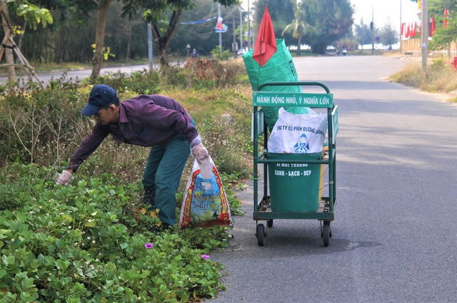  Ông lão nghèo 6 năm nhặt rác không lương khắp đường phố Hội An - Ảnh 16.