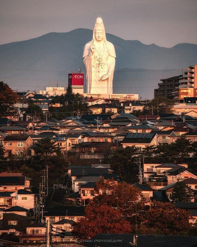 Đến thăm nơi có tượng Phật Bà Quan Âm khổng lồ, đứng từ góc nào của thành phố cũng nhìn thấy cảnh tượng kỳ ảo như Bồ Tát hiển linh - Ảnh 4.