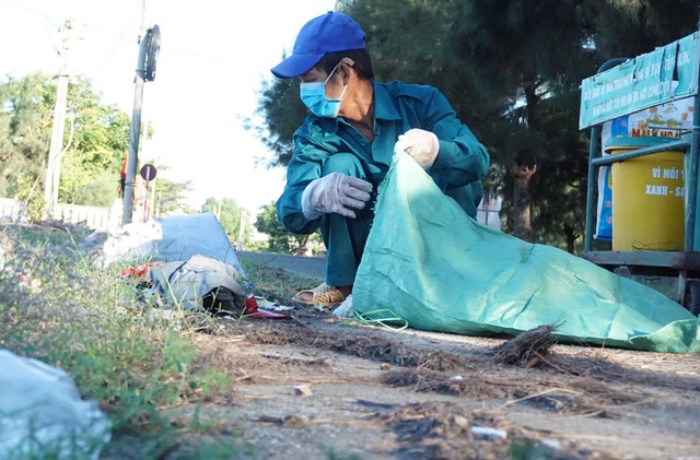  Ông lão nghèo 6 năm nhặt rác không lương khắp đường phố Hội An - Ảnh 6.