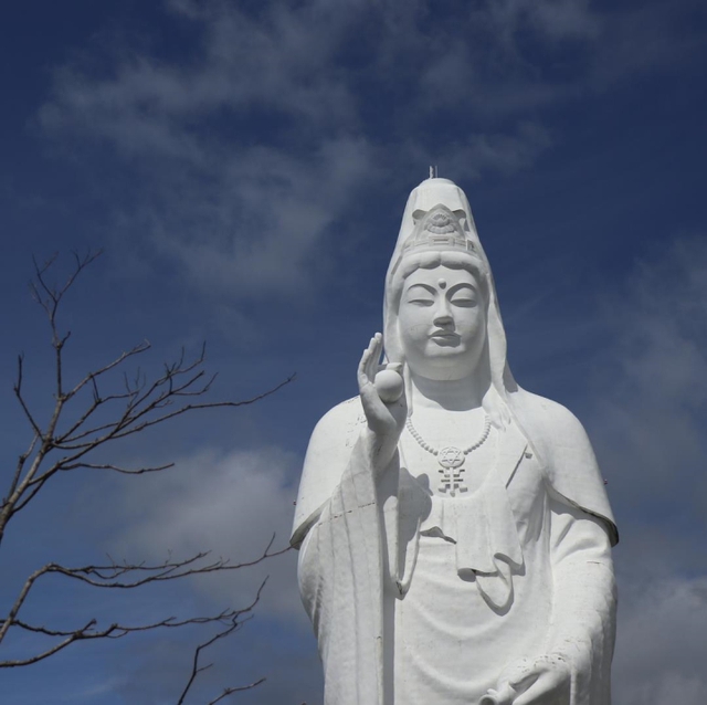 Đến thăm nơi có tượng Phật Bà Quan Âm khổng lồ, đứng từ góc nào của thành phố cũng nhìn thấy cảnh tượng kỳ ảo như Bồ Tát hiển linh - Ảnh 6.