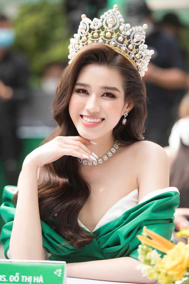 Miss Vietnam 2020 Do Thi Ha revealed her feelings: Fear of Microeconomics, semester exam pressure!  - Photo 2.