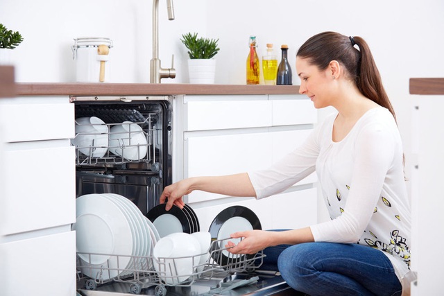   Dishwashers are criticized for wasting water, washing dirty: Users voice a very convincing argument - Photo 1.