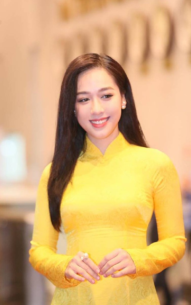 Học vấn dàn BTV Chuyển động 24h: Toàn tốt nghiệp trường đỉnh, người từng nhận học bổng toàn phần Thạc sĩ, người biết 5 thứ tiếng - Ảnh 18. Học vấn dàn BTV Chuyển động 24h: Toàn tốt nghiệp trường đỉnh, người từng nhận học bổng toàn phần Thạc sĩ, người biết 5 thứ tiếng - Ảnh 18.
