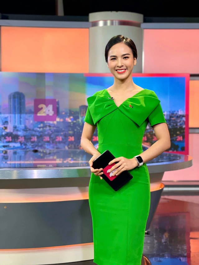 Học vấn dàn BTV Chuyển động 24h: Toàn tốt nghiệp trường đỉnh, người từng nhận học bổng toàn phần Thạc sĩ, người biết 5 thứ tiếng - Ảnh 9. Học vấn dàn BTV Chuyển động 24h: Toàn tốt nghiệp trường đỉnh, người từng nhận học bổng toàn phần Thạc sĩ, người biết 5 thứ tiếng - Ảnh 9.