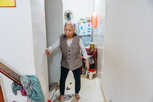Đôi vợ chồng mù Hà Nội dắt tay nhau bán chổi và câu chuyện tình bền chặt suốt 40 năm khiến ai cũng ngưỡng mộ - Ảnh 14.