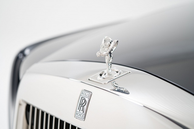 Close-up of the unique Rolls-Royce Phantom Astrum - Photo 3.
