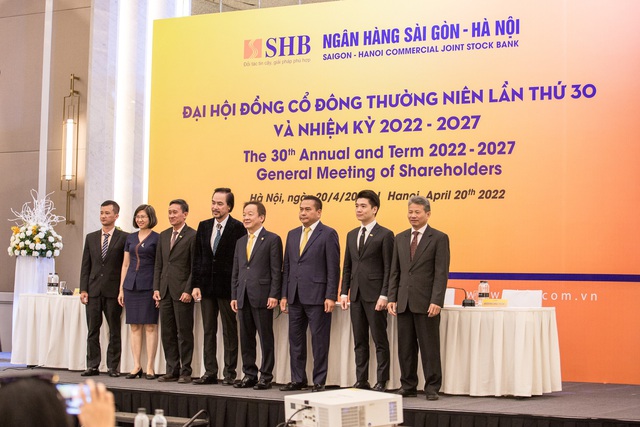 HĐQT của bầu Hiển đặt mục tiêu cho SHB tăng 87% lợi nhuận năm 2022, xây 4 trụ cột chiến lược, mở rộng đưa Robot - AI vào ứng dụng dịch vụ - Ảnh 1.