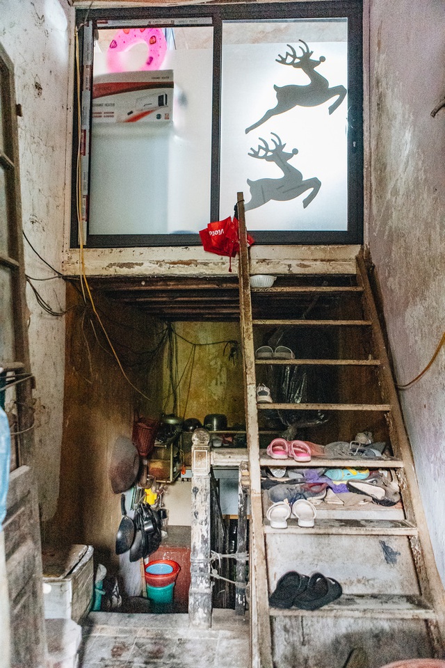  Bên trong những căn biệt thự cũ ở Hà Nội: Có đến 5, 7 hộ gia đình sinh sống chung; tưởng ở đất vàng không ngờ ẩm thấp, chật chội - Ảnh 10.