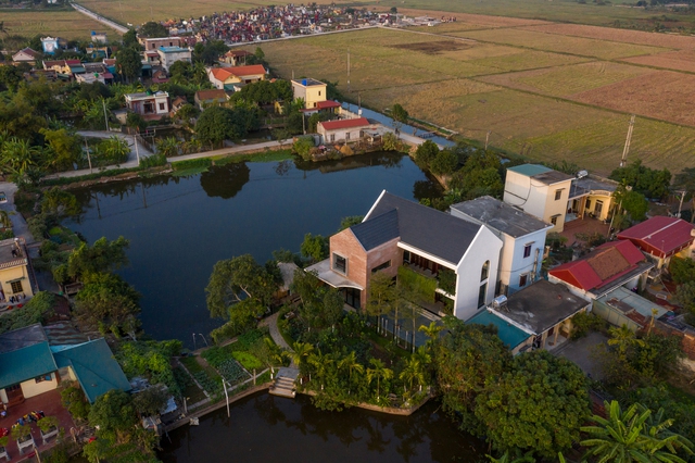 Biệt thự Việt xanh mát giữa làng quê - Ảnh 11.