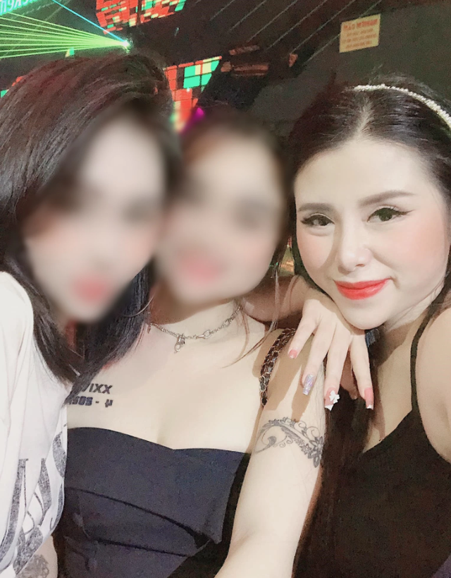 Hot girl drug grape juice in Da Nang: Regularly posting revealing photos showing off her body, a true moral saint on Facebook - Photo 12.