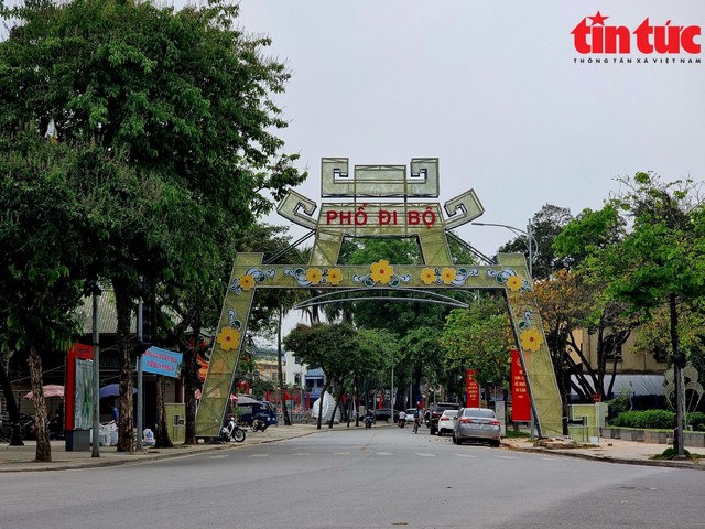 Hà Nội: Phố đi bộ Thành cổ Sơn Tây đã sẵn sàng đón khách - Ảnh 2.