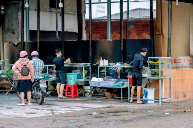 Tiệm bánh xèo lớn nhất miền Tây đổ hơn 3.000 cái/ngày, tiêu tốn gần 2 tấn rau, nổi đình đám nhờ ĐỘC NHẤT MỘT LOẠI NHÂN - Ảnh 2.