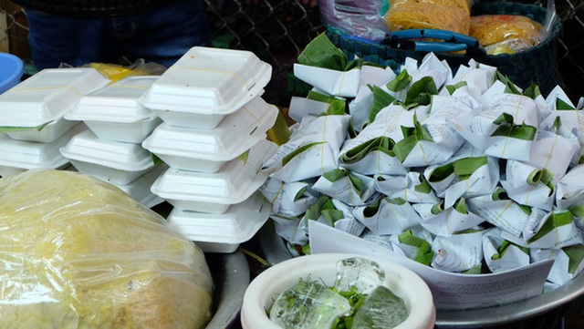   Before being accused of swearing at customers and being unhygienic, how terrible was the sticky rice at the famous Ba Chieu market in Saigon?  - Photo 5.