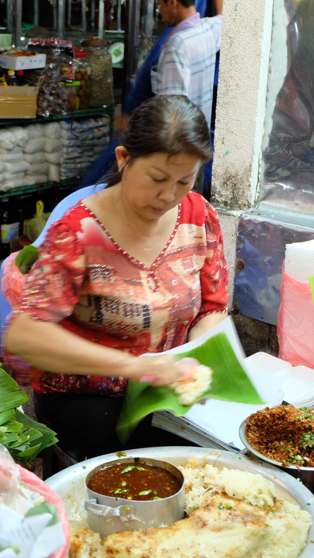   Before being accused of swearing at customers and being unhygienic, how terrible was the sticky rice at the famous Ba Chieu market in Saigon?  - Photo 6.