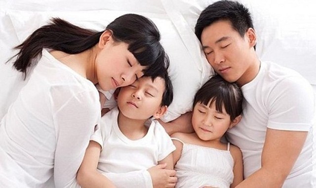 5-year-old son insists on sleeping separately, hears the reason why his parents are afraid to blush: I am innocent, but my parents are too careless - Photo 1.
