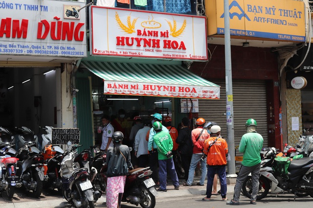 Sau vụ bánh mì xẻ đôi, Huynh - Hoa đại chiến, hai tiệm bánh mì hot nhất Sài Gòn giờ sao? - Ảnh 2.