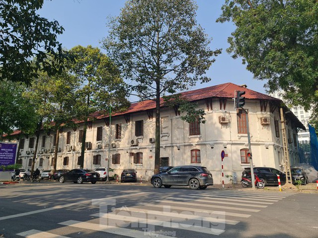 Những biệt thự, tòa nhà kiến trúc cổ bị xóa sổ xây cao ốc ở Hà Nội gây xôn xao - Ảnh 1.