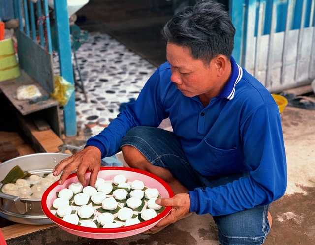 Dị nhân miền Tây tay không bắt cá trên sông Vàm Nao: Ai nhìn thấy cũng giật mình kinh ngạc - Ảnh 4.