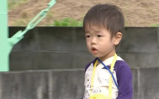   Japanese-style education: A 2-year-old child is tasked with going to the market alone, going 1km by himself to buy things for his mother - Photo 2.