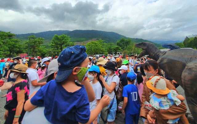   Tourists are eager to visit entertainment spots in Da Nang, 5-6 times more crowded than usual - Photo 5.