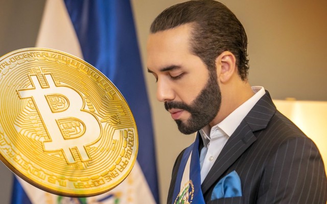 Tổng thống El Salvador, ông Nayib Bukele, vừa mua thêm 500 đồng bitcoin với giá 15,5 triệu USD.