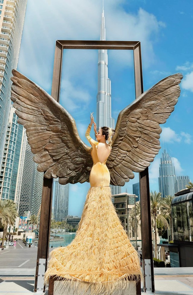 Nữ giám đốc Sài Gòn chi gần nửa tỷ đi UAE, xách theo 5 vali, bao trọn 1 chuyến trực thăng 21 triệu cho 15 phút ngắm toàn Dubai - Ảnh 1. Nữ giám đốc Sài Gòn chi gần nửa tỷ đi UAE, xách theo 5 vali, bao trọn 1 chuyến trực thăng 21 triệu cho 15 phút ngắm toàn Dubai - Ảnh 1.
