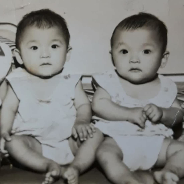  Cặp song sinh lạc nhau 44 năm, một người ở Hàn Quốc, một người ở Mỹ, họ đã lớn lên với sự khác biệt như thế nào?  - Ảnh 1.