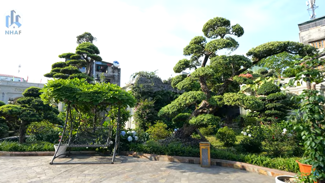 Choáng ngợp: Đẳng cấp biệt thự hơn 500 tỷ đồng, khuôn viên 4000m2 dẫn lối bởi hàng cây tùng hơn 800 năm tuổi tại Quảng Ninh, nội thất xa hoa như cung điện  - Ảnh 2.