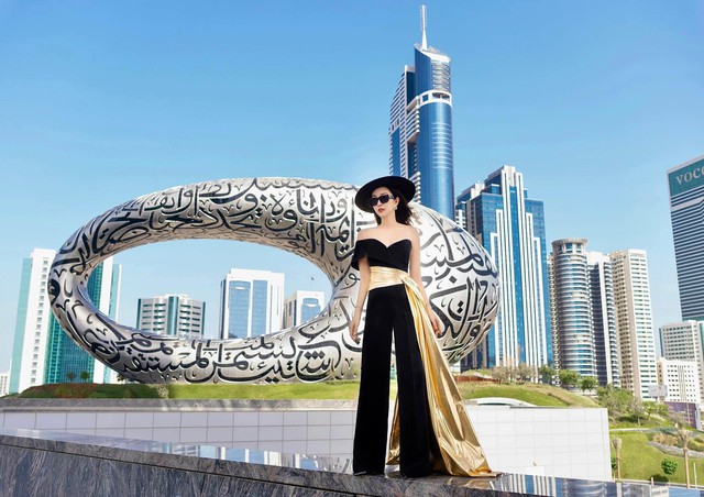 Nữ giám đốc Sài Gòn chi gần nửa tỷ đi UAE, xách theo 5 vali, bao trọn 1 chuyến trực thăng 21 triệu cho 15 phút ngắm toàn Dubai - Ảnh 2. Nữ giám đốc Sài Gòn chi gần nửa tỷ đi UAE, xách theo 5 vali, bao trọn 1 chuyến trực thăng 21 triệu cho 15 phút ngắm toàn Dubai - Ảnh 2.