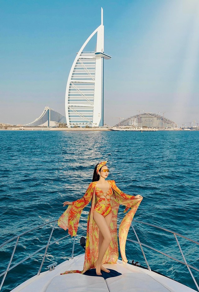 Nữ giám đốc Sài Gòn chi gần nửa tỷ đi UAE, xách theo 5 vali, bao trọn 1 chuyến trực thăng 21 triệu cho 15 phút ngắm toàn Dubai - Ảnh 12. Nữ giám đốc Sài Gòn chi gần nửa tỷ đi UAE, xách theo 5 vali, bao trọn 1 chuyến trực thăng 21 triệu cho 15 phút ngắm toàn Dubai - Ảnh 12.