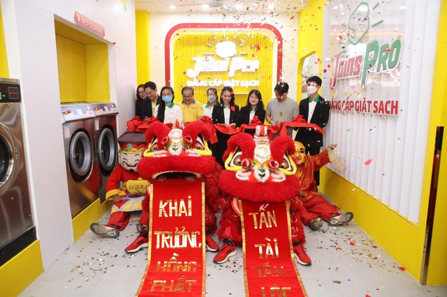 Masan ra mắt chuỗi cửa hàng giặt ủi chuyên nghiệp Joins Pro: Công suất cửa hàng lên tới 3 tấn/ngày, tương lai sẽ tích hợp với WinMart+, Phúc Long… - Ảnh 2. Masan ra mắt chuỗi cửa hàng giặt ủi chuyên nghiệp Joins Pro: Công suất cửa hàng lên tới 3 tấn/ngày, tương lai sẽ tích hợp với WinMart+, Phúc Long… - Ảnh 2.