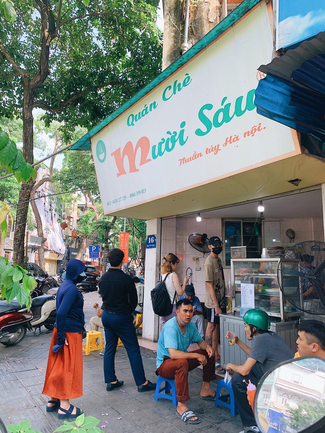  Rẽ vào 2 con phố trung tâm có toàn hàng ăn vặt nổi tiếng ở Hà Nội: Đi một vòng thôi là no cả ngày - Ảnh 25.