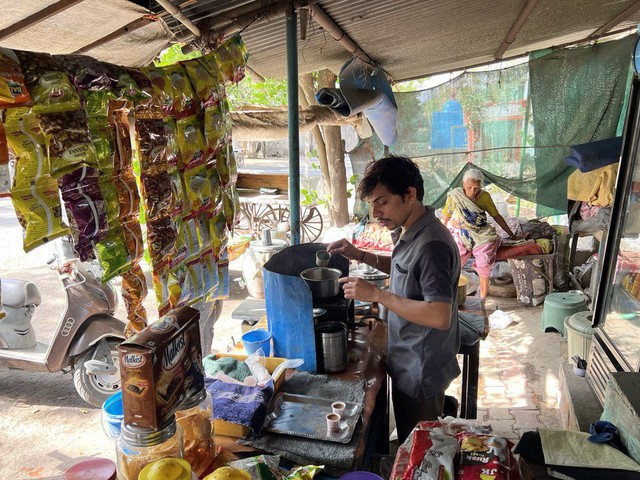   Special milk tea shops in the streets of India make thousands of dollars a month - Photo 1.