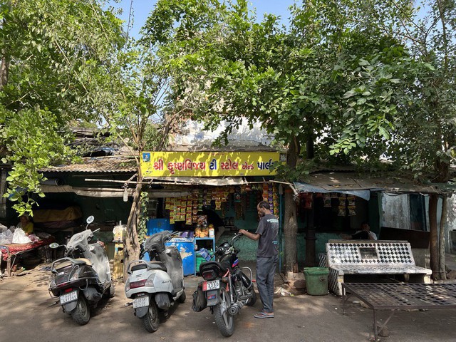   Special milk tea shops in the streets of India make thousands of dollars a month - Photo 2.