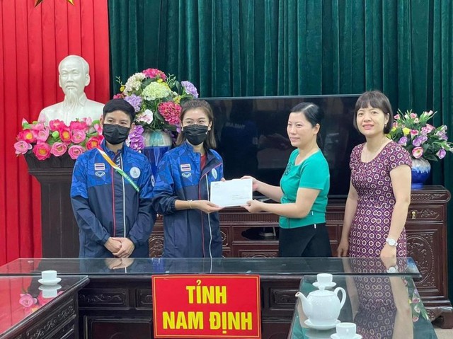  Nữ trưởng đoàn Madam Pang ủng hộ người nghèo tỉnh Nam Định - Ảnh 1.