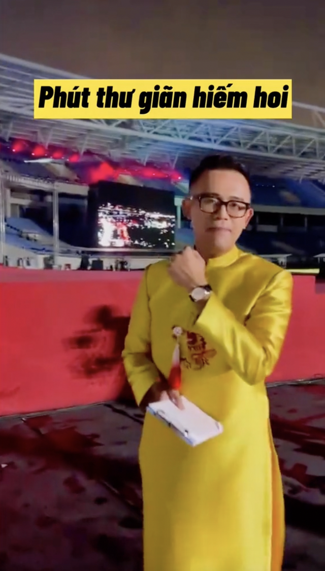   MC Duc Bao revealed images not on TV and behind the scenes of the 11-language greeting at SEA Games 31 - Photo 5.