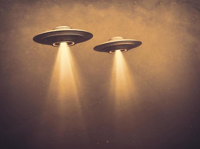   From prehistoric records to Einstein's manuscript: Do aliens really exist?  - Photo 6.