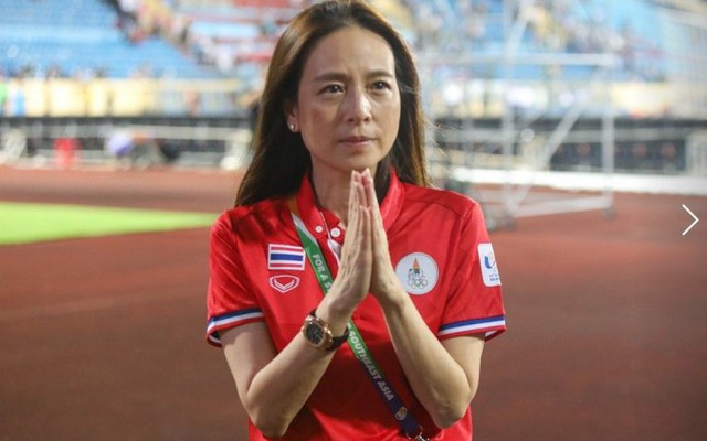 Madam Pang rất bất ngờ trước tình cảm của CĐV Nam Định dành cho U23 Thái Lan