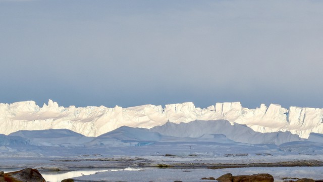 Phát hiện hồ nước mang bí mật lịch sử 34 triệu năm ở Nam Cực - Ảnh 1.