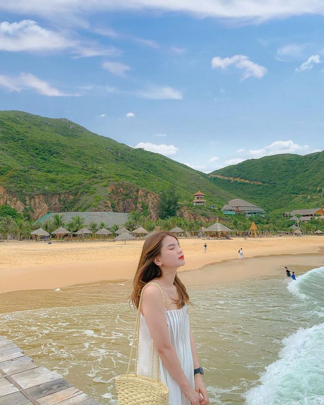  Clip cận cảnh bãi biển đẹp bậc nhất Việt Nam, làn nước mê hoặc đến nước bể bơi còn thua xa - Ảnh 4.
