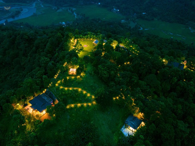 Hà Giang có khu resort nằm sâu trong rừng, giá phòng 11-30 triệu đồng/đêm: Rộng cả nghìn mét vuông nhưng chỉ phục vụ 6 khách/đêm - Ảnh 1.