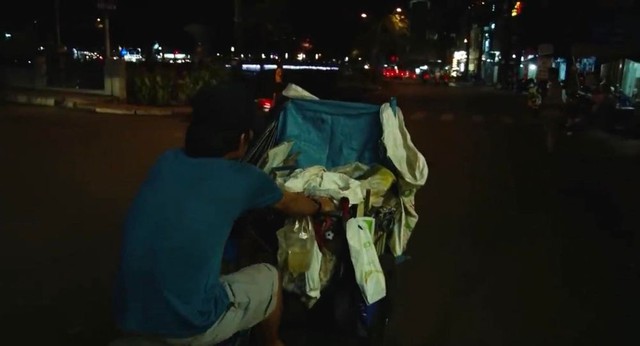   He lost his bottle, wandered Saigon for 30 years, on the day of reunion, his parents divided the land - Photo 3.