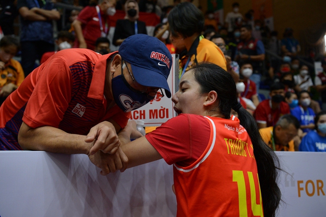  Cặp chị em sinh đôi tại SEA Games 31: Hiện tượng bóng rổ từ Mỹ về Việt Nam thi đấu, sở hữu loạt khoảnh khắc dễ thương - Ảnh 7.