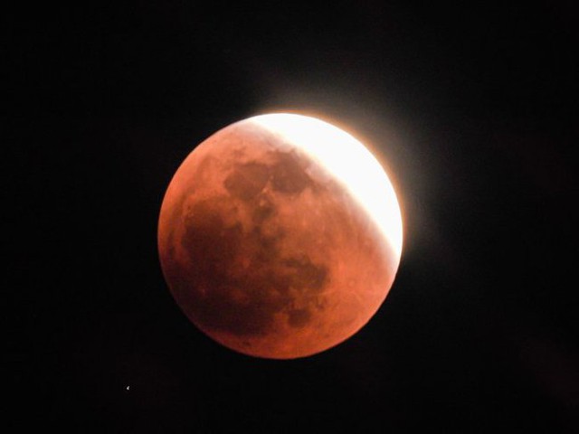 The first super lunar eclipse of the year: People are eager to see Hang blooming from all over the world - Photo 13.