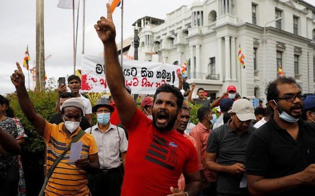 Biểu tình kéo dài ở Sri Lanka vì khủng hoảng kinh tế. (Ảnh: CNN)