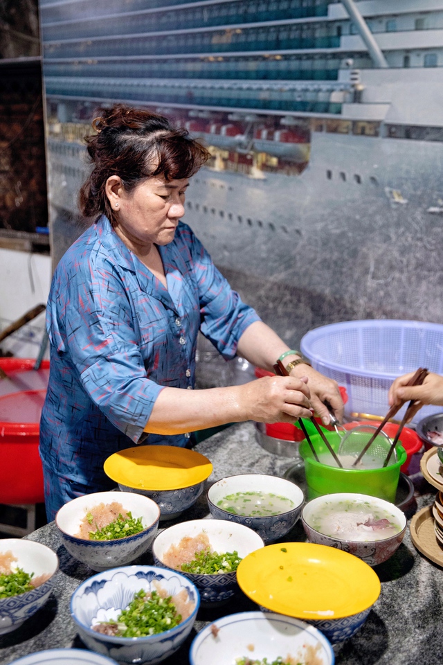 Món bún quậy nức tiếng Phú Quốc luôn gây tranh cãi giữa ngon và khó ăn, nhưng mấy ai biết bà chủ mất 10 năm để hoàn chỉnh hương vị chuẩn - Ảnh 6.