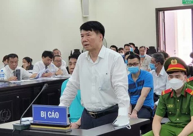   Former Deputy Minister Truong Quoc Cuong was suddenly asked to reduce his prison sentence by nearly half - Photo 1.