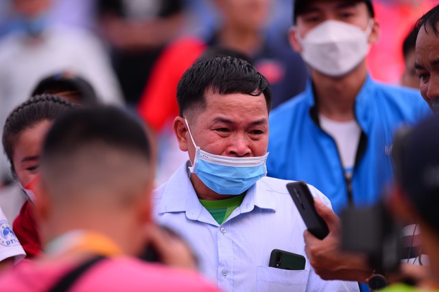 Giọt nước mắt của những đóa hồng gai điền kinh Việt Nam vượt lên nghịch cảnh mang vàng SEA Games về cho nước nhà - Ảnh 4.