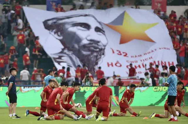 Chảo lửa trên sân Việt Trì trận U23 Việt Nam - Malaysia - Ảnh 7.